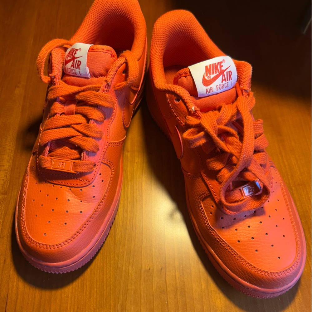 Nike Air Force 1 
Size 6